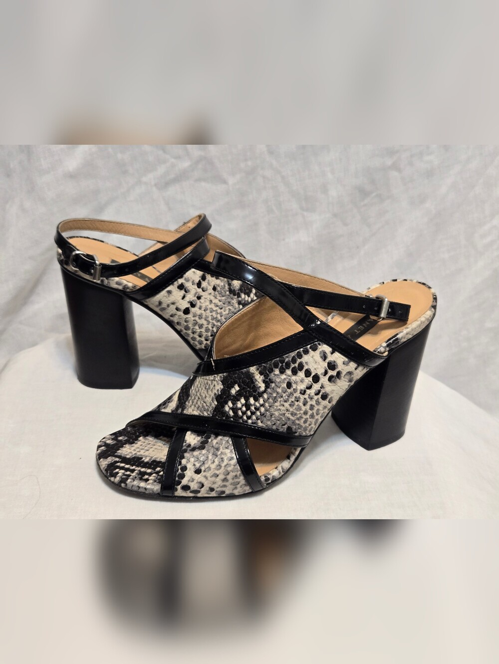 Janet & Janet Womens Black/Gray Snake Skin Effect Peep Toe Block Heel Sandals 39